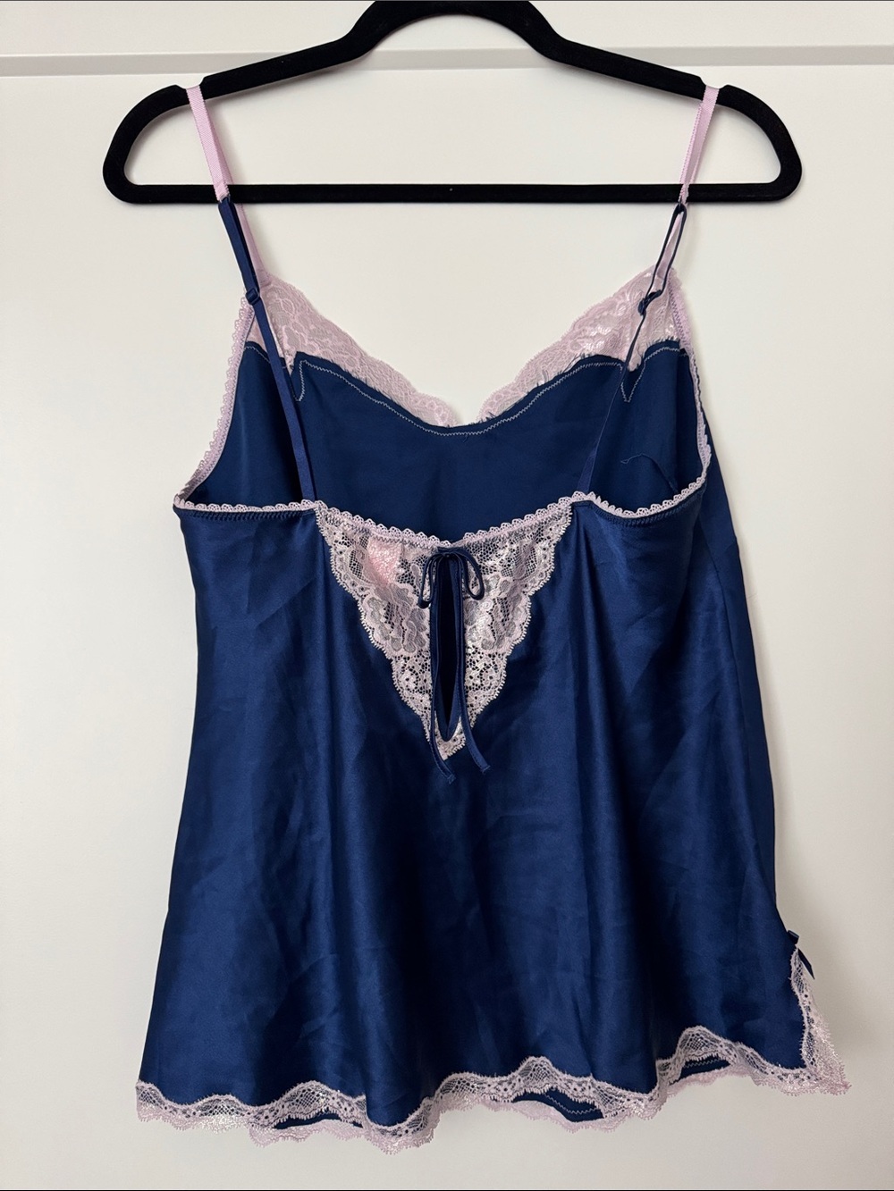 Victoria’s Secret Satin Lace Tie Back Detail Cami and Shorts Set - Picture 5 of 12
